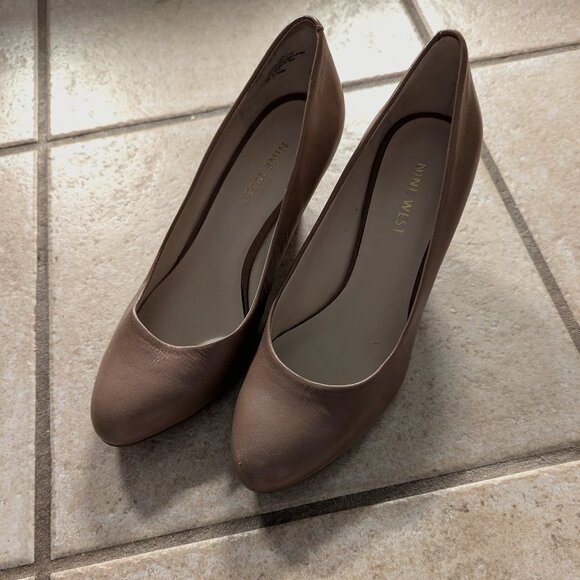 PERFECT Tan Nine West Wedge in Size 6 - Picture 1 of 6